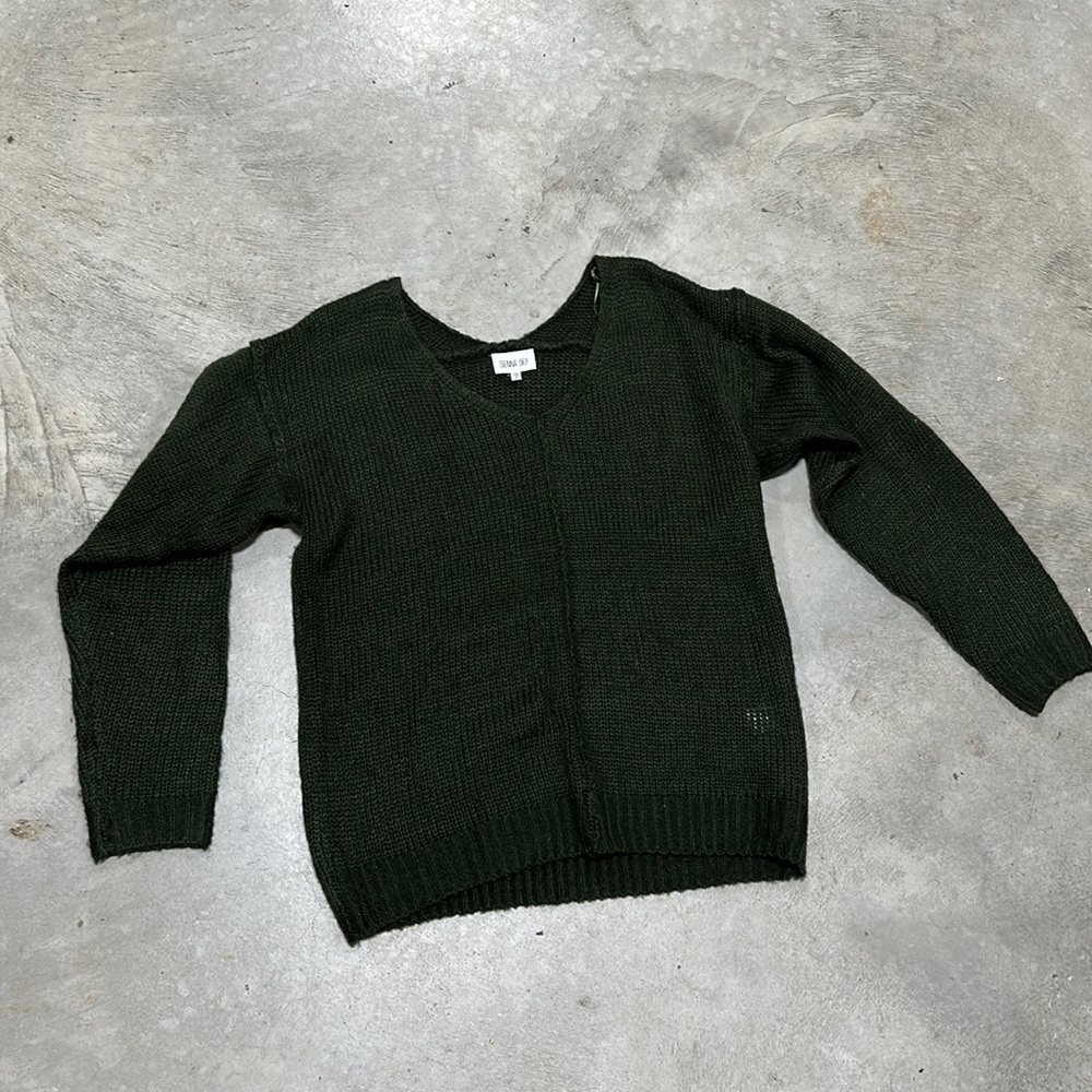 Hunter green‎ V neck sweater / Size M / Sienna Sky Brand / Z-63